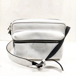 Louis Vuitton LV Shoulder Bag Outdoor Messenger white Taiga 990-070525